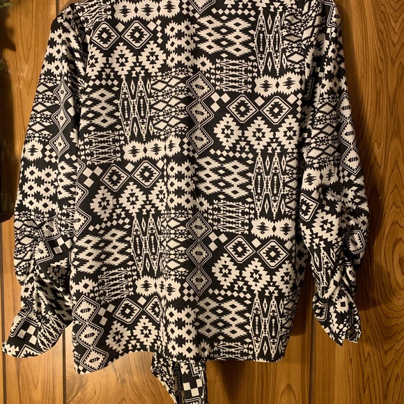 Derek Heart Top Open Front Wrap Tribal - Picture 2 of 5